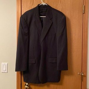 2 piece men’s suit in great used condition